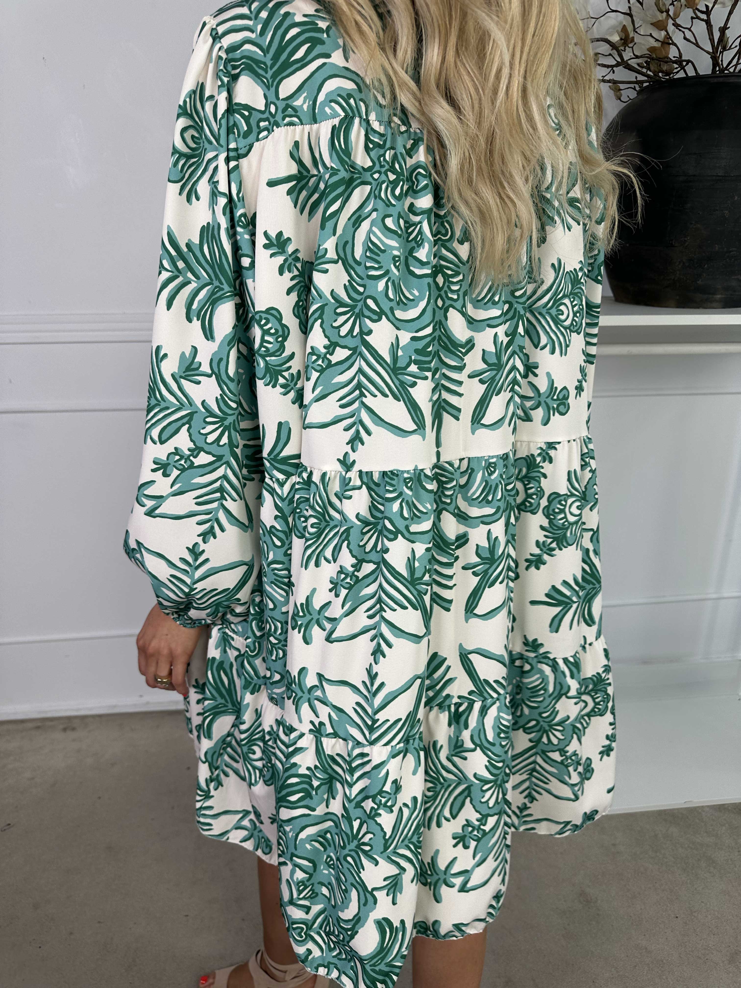 Sophie - Mönstrad skjortklänning i viskosblandning med volangkant